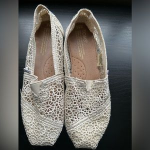 Women's Alpargata Moroccan Crochet TOMS Size 6.5
